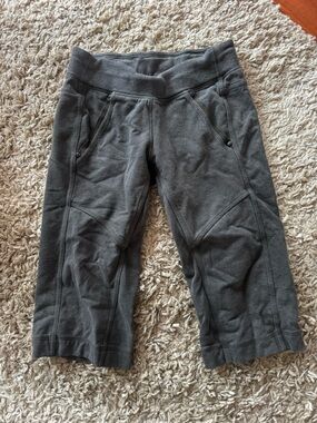 lululemon athletica Charcoal Pull-On Capri Joggers